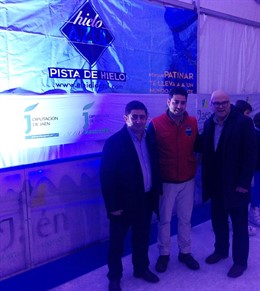 Reyes visita la pista de hielo en el centro de Jaén