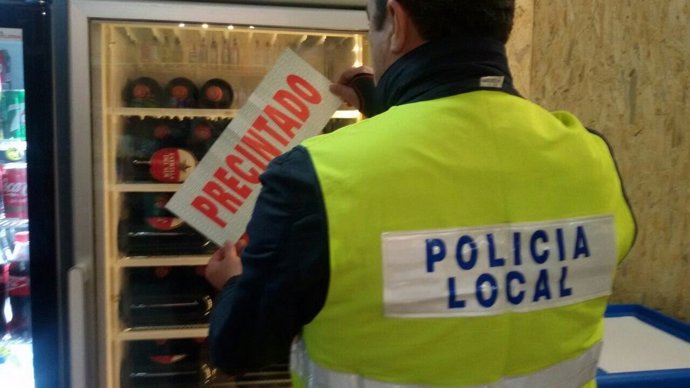 Policía Local de Sevilla precinta un local