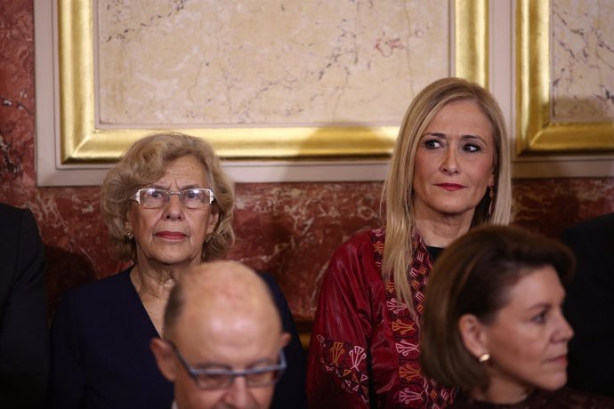 Manuela Carmena y Cristina Cifuentes durante el Día de la Constitución