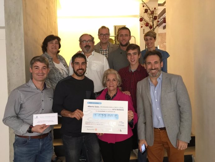 Alberto Soler entrega 1.623 euros a la Asociación Balear de Fibrosis Quística