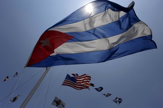 Banderas de Cuba y Estados Unidos