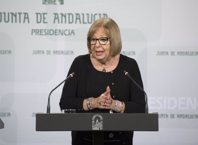 La consejera de Educación, Adelaida de la Calle, en rueda de prensa