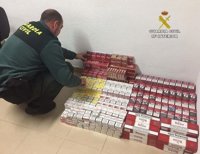 Intervenidas un millar de cajetillas de tabaco ilegal en un local clandestino de Isla Cristina