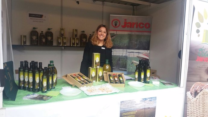 Expositor de Óleo Jarico en la Plaza Vieja.