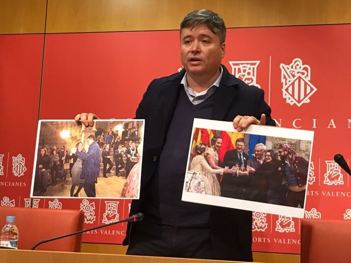 Luis Santamaría muestra dos fotos celebrando la declaración de las Fallas