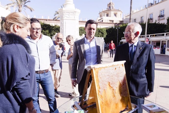 El presidente de la Diputación, Gabriel Amat, visita 'Sabores Almería'
