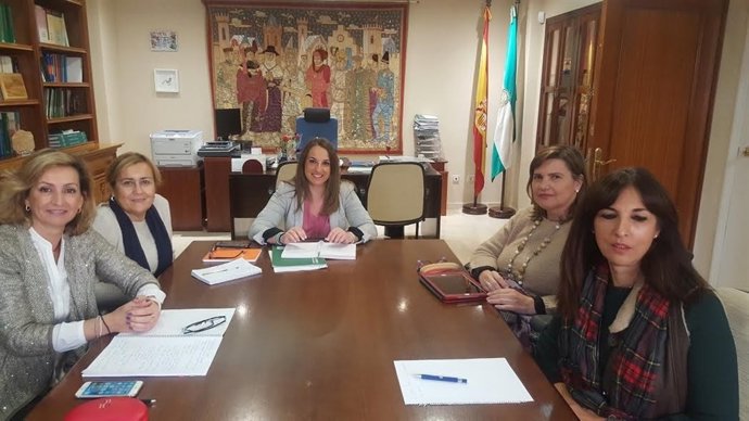 Ruiz (centro), durante el encuentro con ADIAN