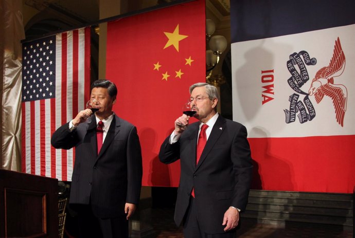 El gobernador de Iowa, Terry Branstad, y el presidente de China, Xi Jinping
