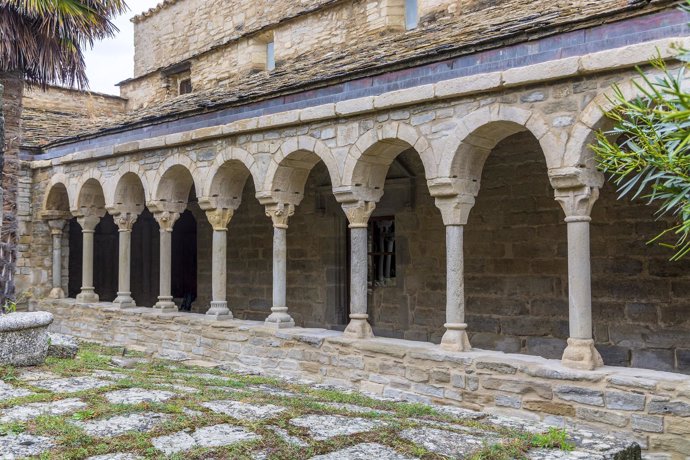 Claustro de la Catedral de Roda de Isábena (Huesca)