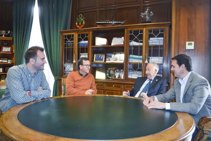 El presidente de la Diputación se reúne para un evento deportivo