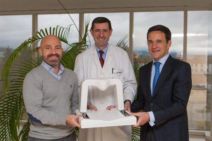 El doctor Gastaminza junto a David Luquin y Gustavo Pego.