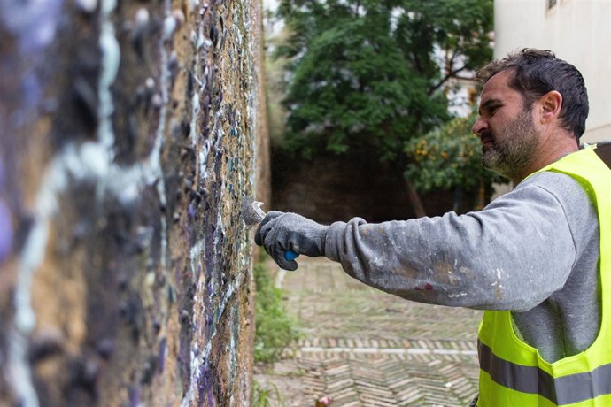 Trabajos en la muralla de los Jardines del Valle.