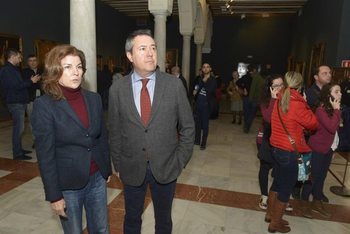 Espadas visita la muestra.