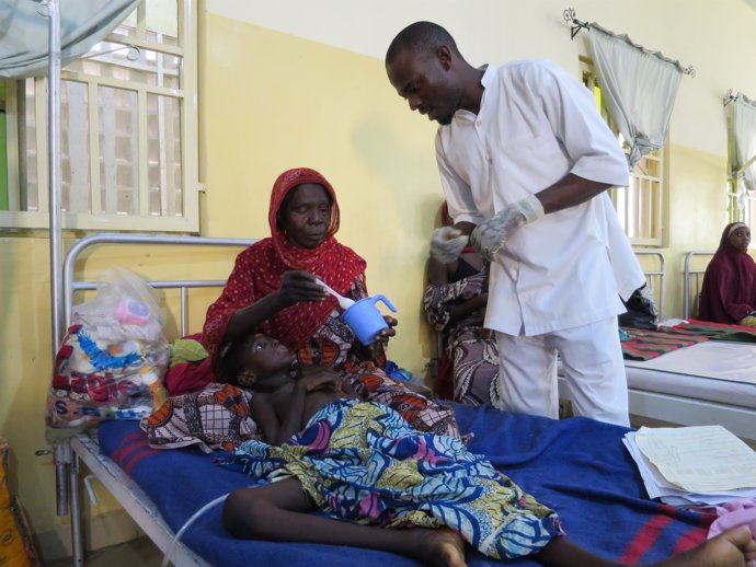 Una niña desnutrida en una clínica de MSF en Maiduguri