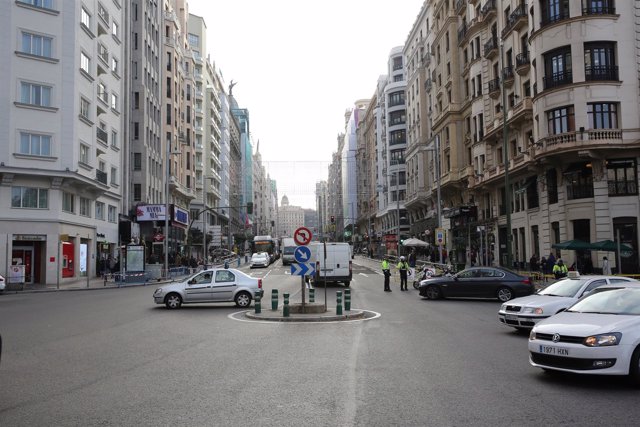 Cortes de tráfico en la calle Gran Vía de Madrid por Navidad