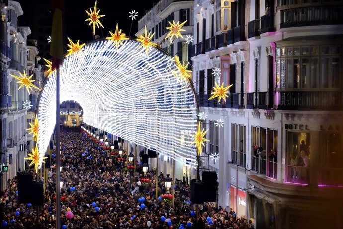 Calle Larios Málaga Navidad 2016 luces iluminación estrellas fiestas gente 