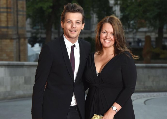 Louis Tomlinson and Johannah Poulston por Getty