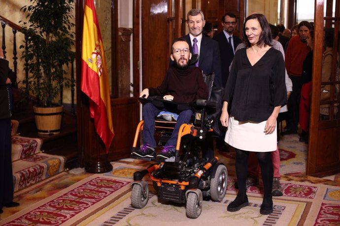Pablo Echenique y Carolina Bescansa en la recepción del Día de la Constitución
