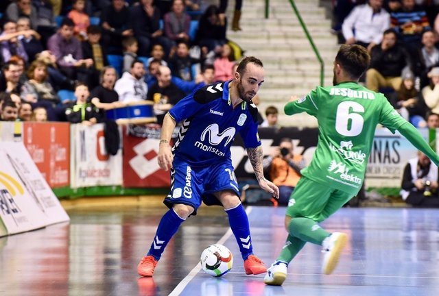 Ricardinho se zafa de un rival en un Inter-Magna Gurpea
