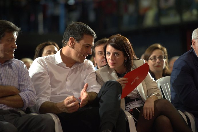 Adriana Lastra y Pedro Sánchez en el mitin del PSOE en Oviedo