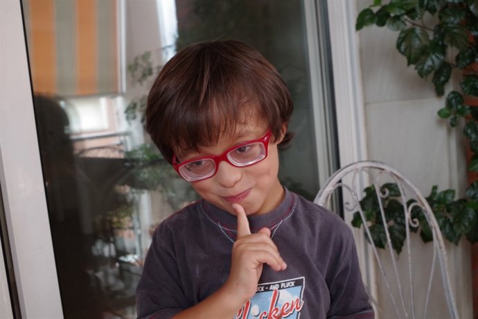 Alejandro, niño afectado por la enfermedad rara de Stickler