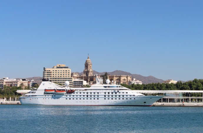 Star Legend en El Palmeral, puerto de Málaga.