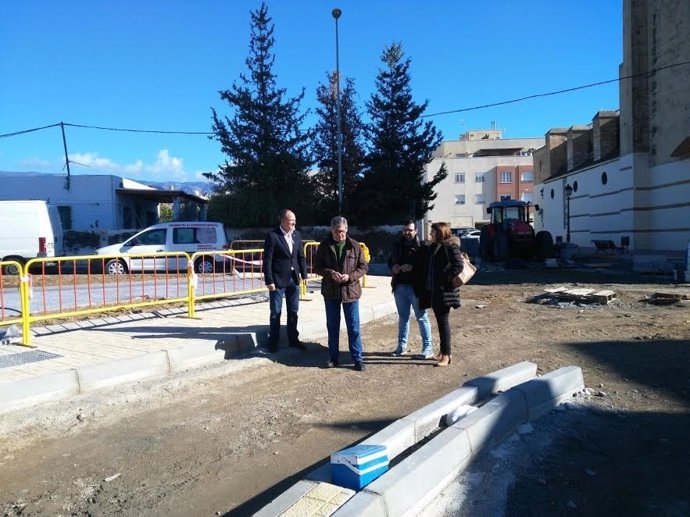 Diputados del PSOE visitan el nuevo acceso a Pechina (Almería)