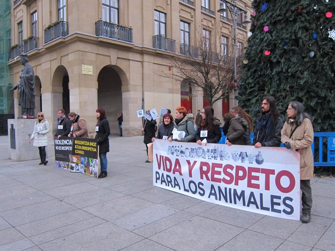 Concentración de la asociación Libertad Animal Navarra