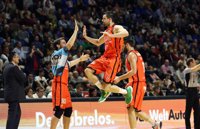 El Valencia Basket logra un trabajado triunfo en el Martín Carpena
