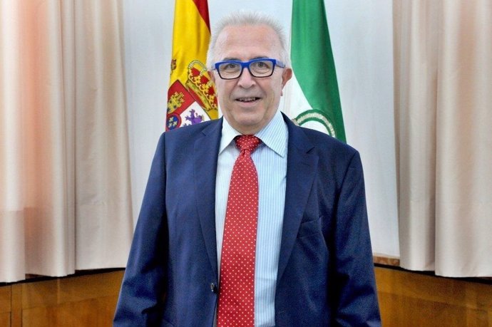 El consejero de Empleo, Empresa y Comercio, José Sánchez Maldonado