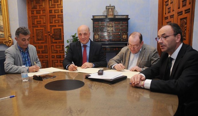 Firma de convenio entre Diputación de Córdoba y Villaharta y Villa del Río
