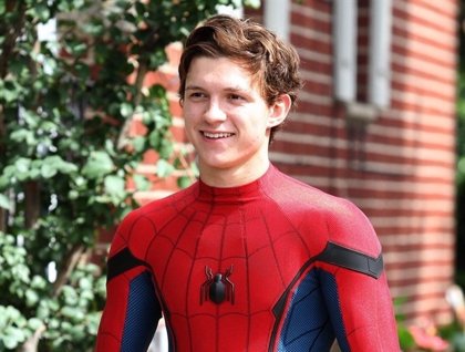Tom Holland volvió al instituto para preparar Spider-Man: Homecoming