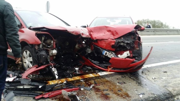 Estado del vehículo tras el choque.