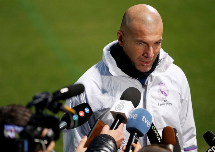 Zidane atiende a los medios