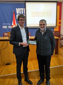 Gorka Urtaran y Peio lopez munain presentan presupuestos vitoria