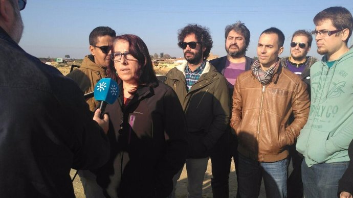 María García, diputada de Podemos Andalucían atiende a los medios