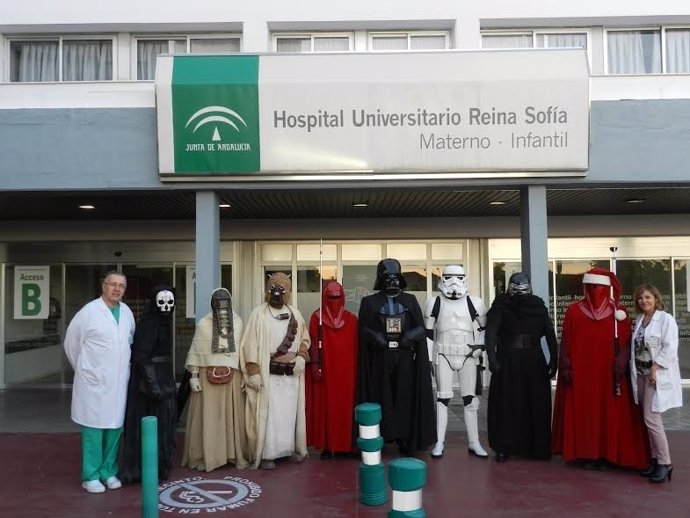 La Legión 501 de 'Star Wars' visita el Hospital Reina Sofía