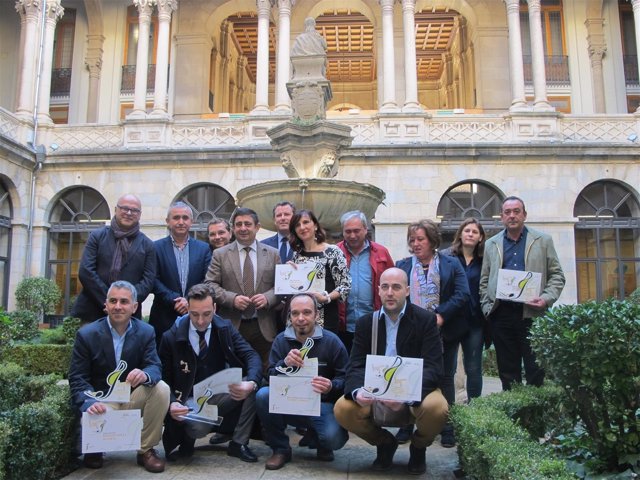 Foto de familia de los premiados en la III edición de los Premios Degusta Jaén.
