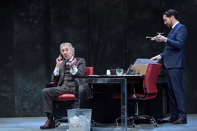 José Sacristán en la obra 'Muñeca de porcelana'