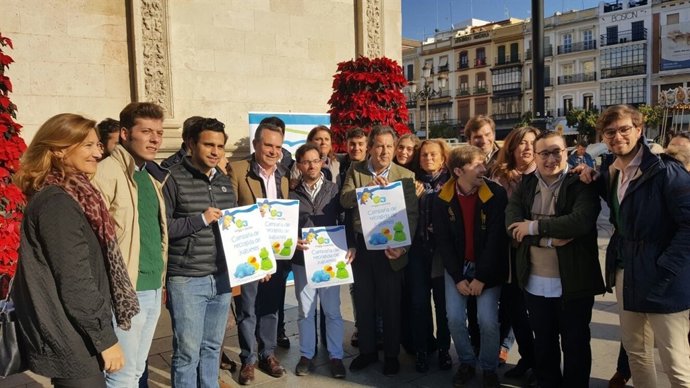 Arranca la campaña de NNGG para recoger juguetes.
