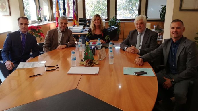 La consellera de Salud con la Sociedad balear de Cardiología