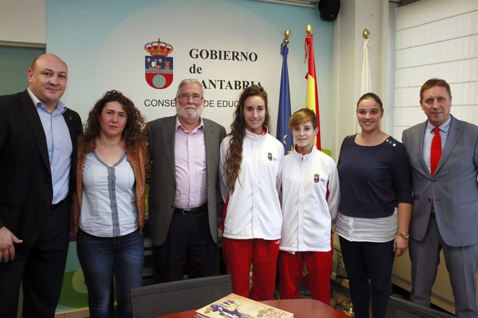 El consejero felicita a los medallistas cántabros 