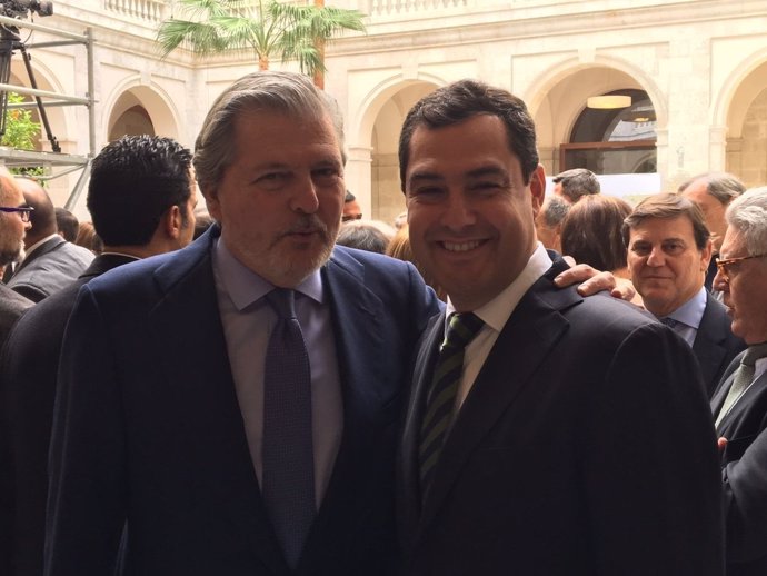 Juanma Moreno junto a Iñigo Méndez de vigo museo de málaga inauguración