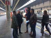 Podemos pide responsabilidades a Fomento por llevarse trenes de Sevilla y Cádiz a Cataluña
