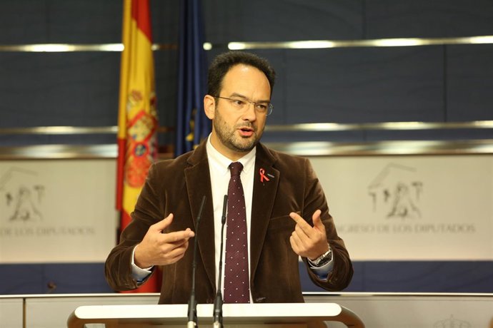 Rueda de prensa de Antonio Hernando en el Congreso