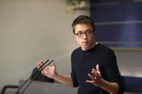 Errejón manda "ánimos" a los detenidos por quemar fotos del Rey por la Diada