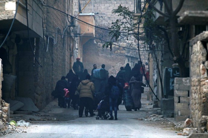 Desplazados en un barrio rebelde del este de Alepo