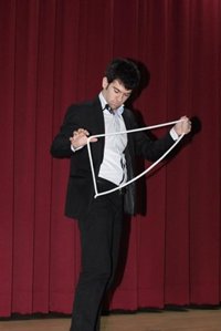 El mago extremeño Fernando Flores ofrecerá en Badajoz su espectáculo 'Sopapo mágico'