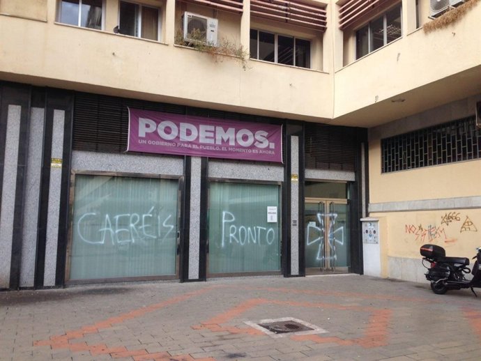 Sede parlamentaria podemos málaga pintadas caeréis pronto