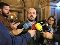 El PP pide reprobar a los diputados de la CUP que rompieron fotos del Rey